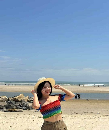 Madagascar Beauty Tours client in fishing village